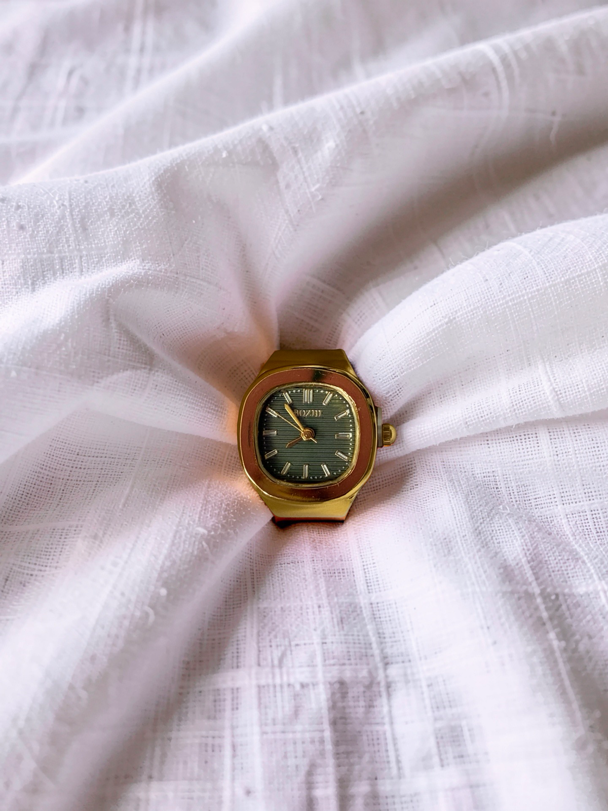 CÉLORA Ring-Uhr | Stilvoll Ring
