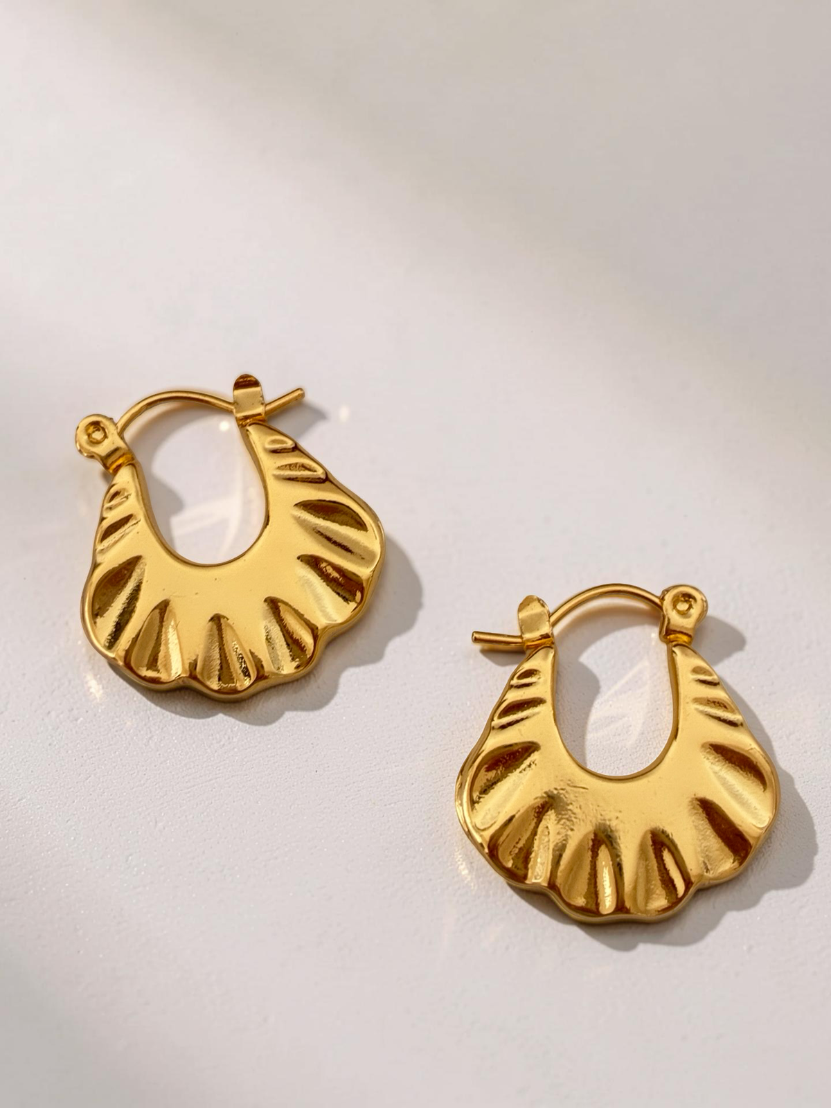 VELINE Creolen | Minimalistische Ohrringe | Vielseitige Ohrringe | 18k