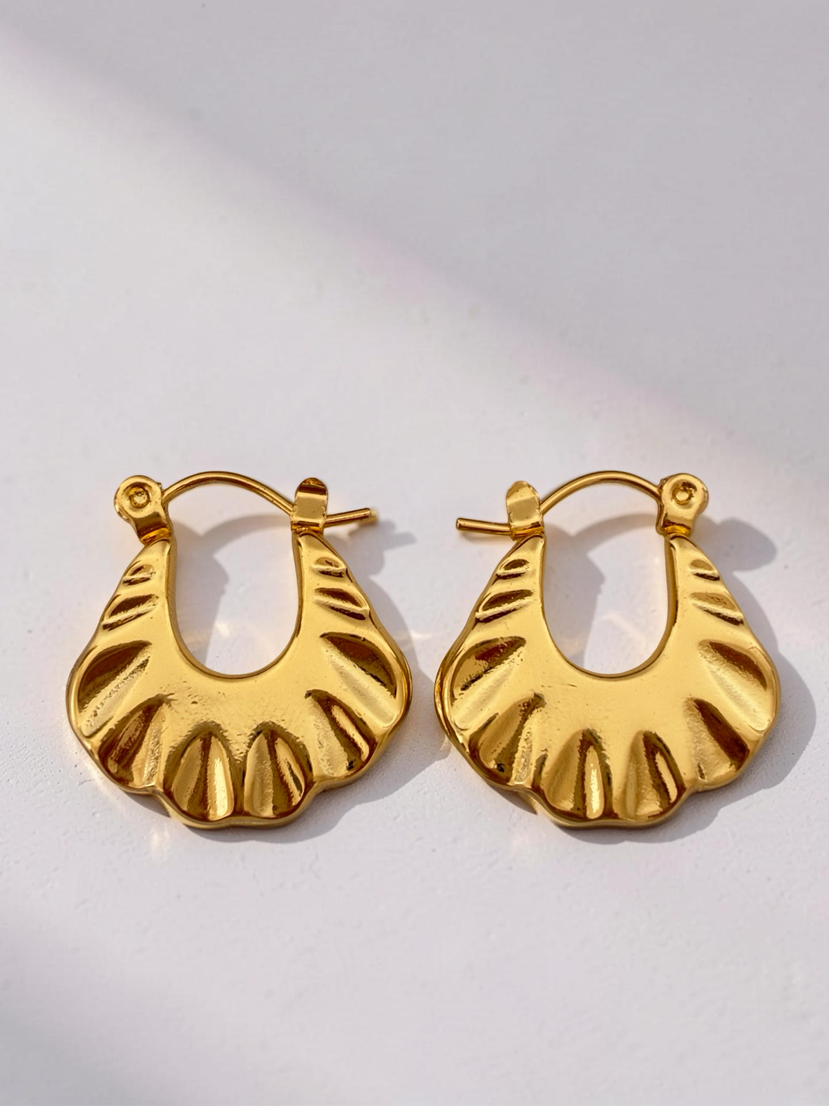 VELINE Creolen | Minimalistische Ohrringe | Vielseitige Ohrringe | 18k