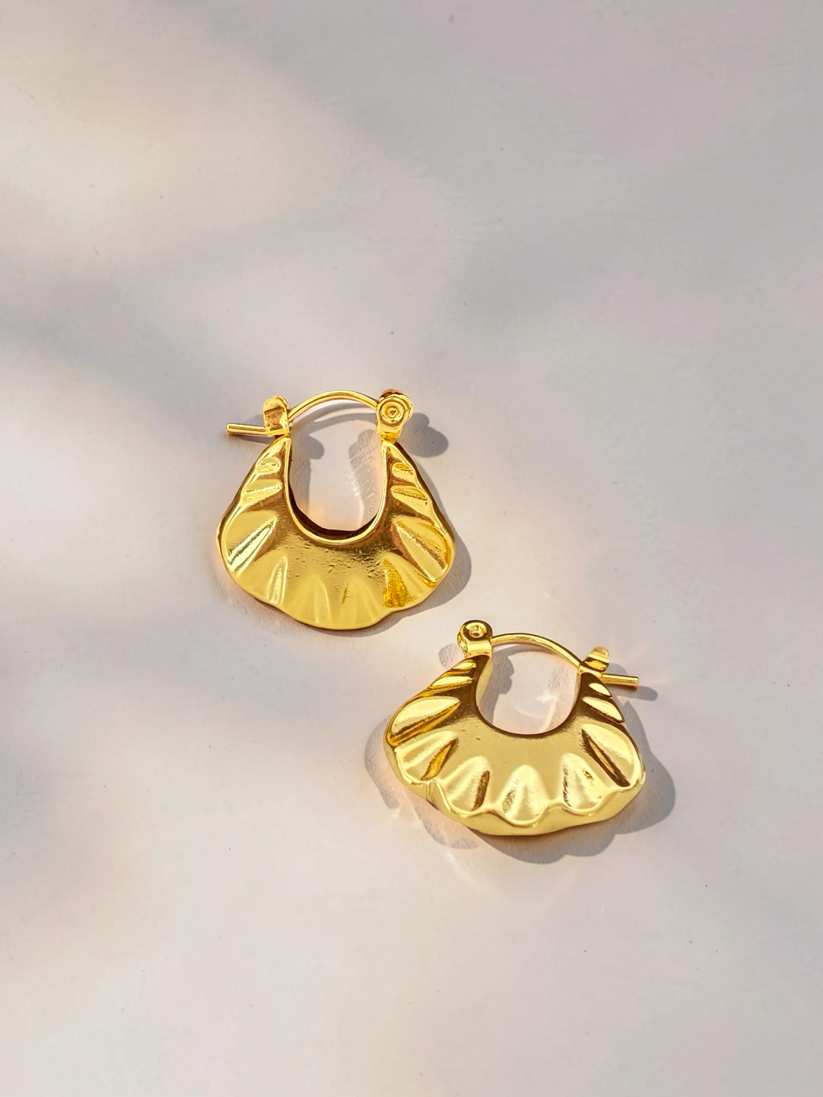 VELINE Creolen | Minimalistische Ohrringe | Vielseitige Ohrringe | 18k