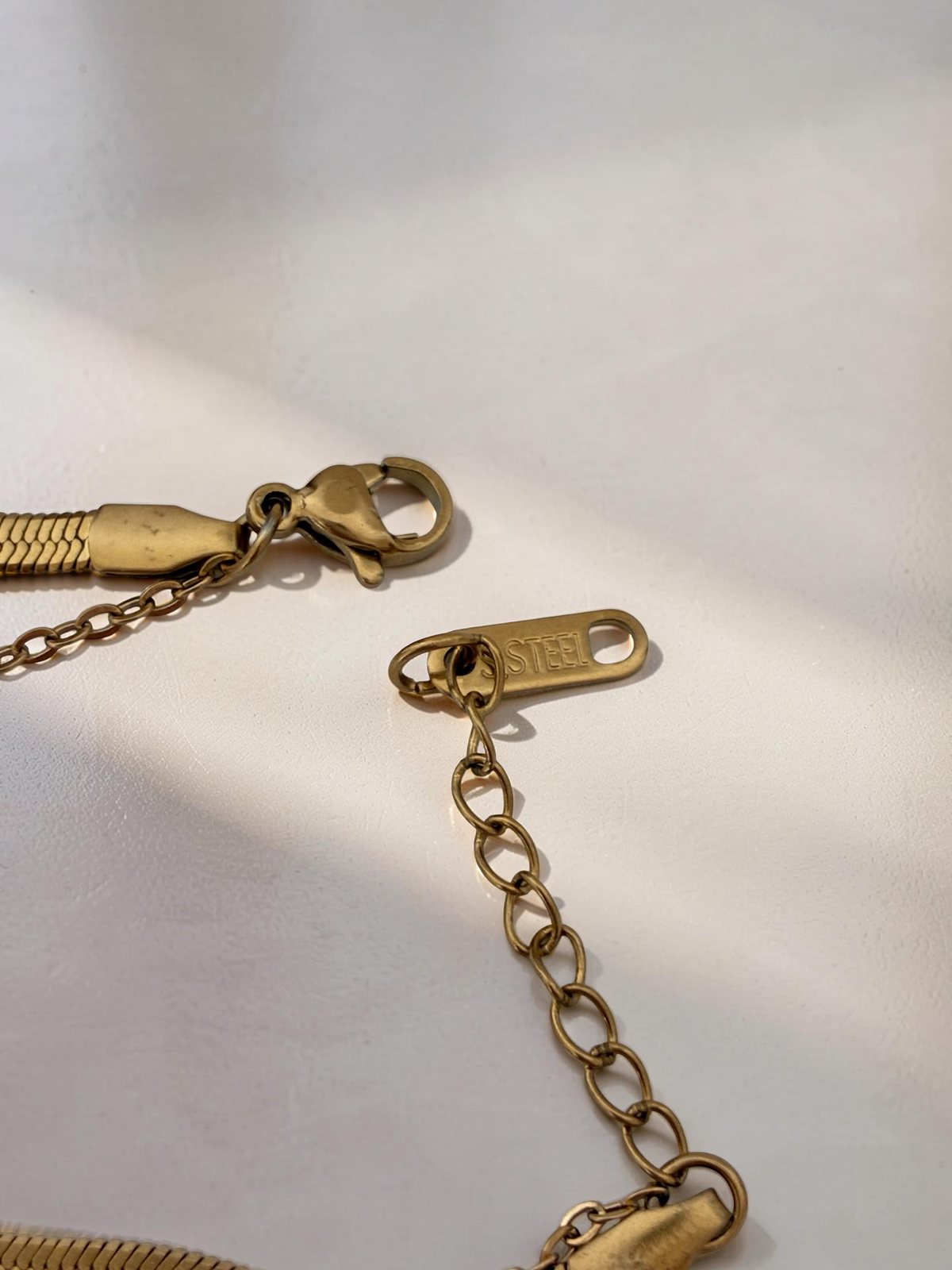 LUCENA | Modernes Damen Gold Armband