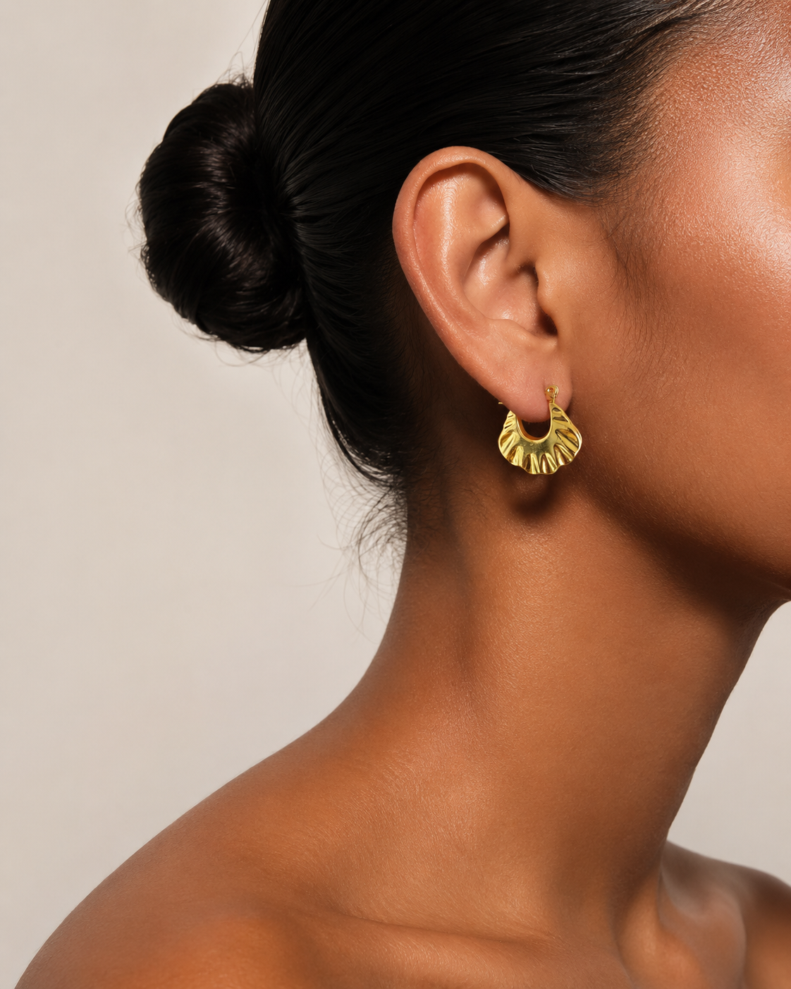 VELINE Creolen | Minimalistische Ohrringe | Vielseitige Ohrringe | 18k